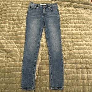 Lightly worn Kancan jeans. Size 5/26